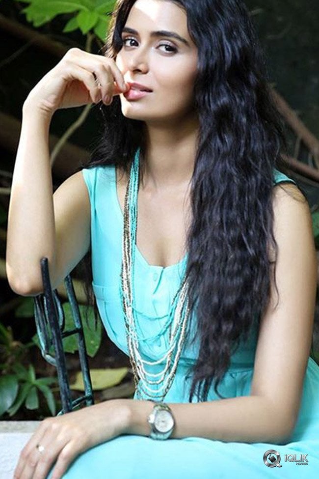 Meenakshi-Dixit